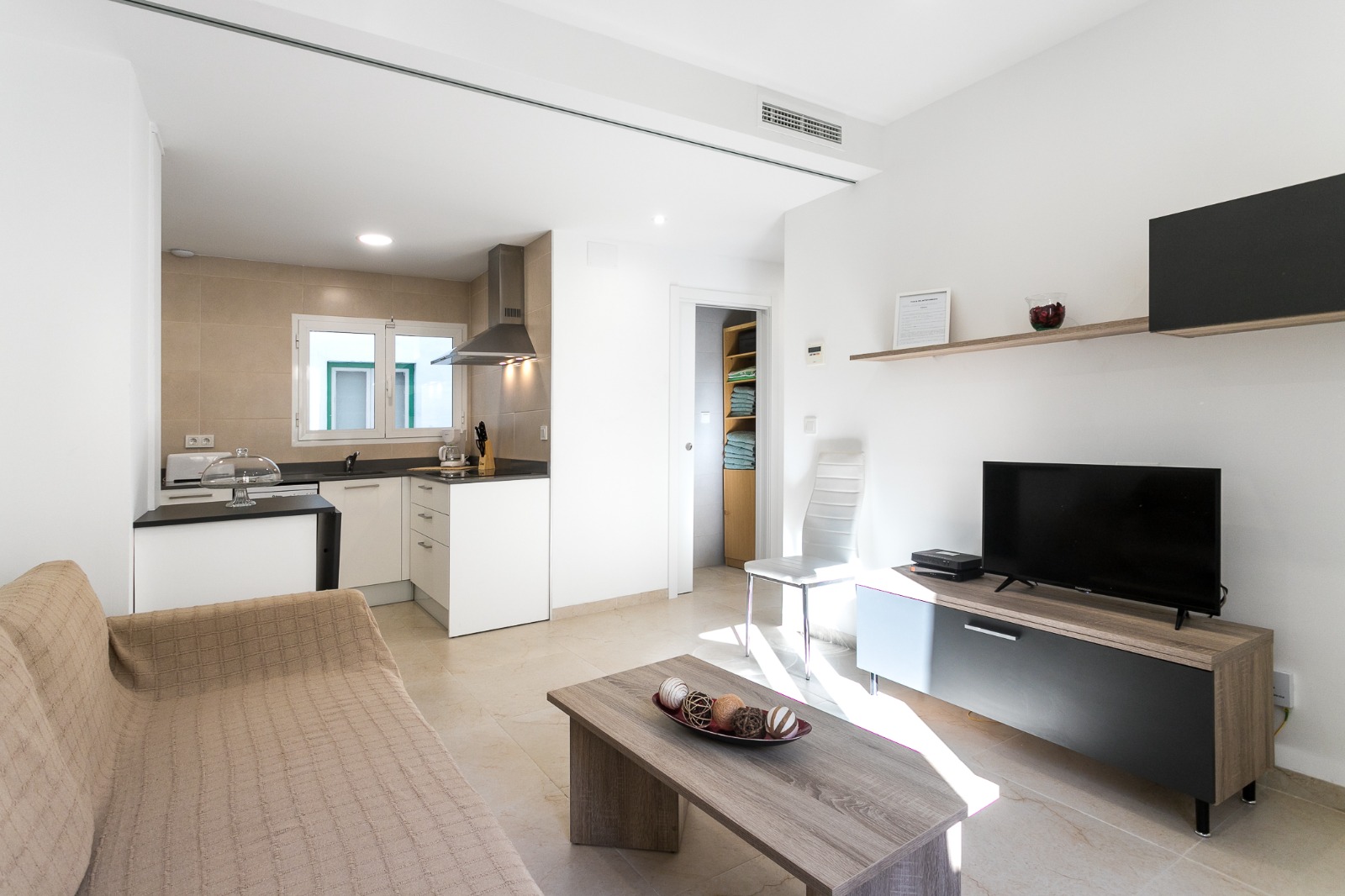 Salón y cocina del apartamento en Alicante